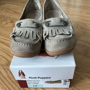 Hush Puppies Taupe Nubuck Suede Loafers with Kilt Fringe Size 8M Original Box